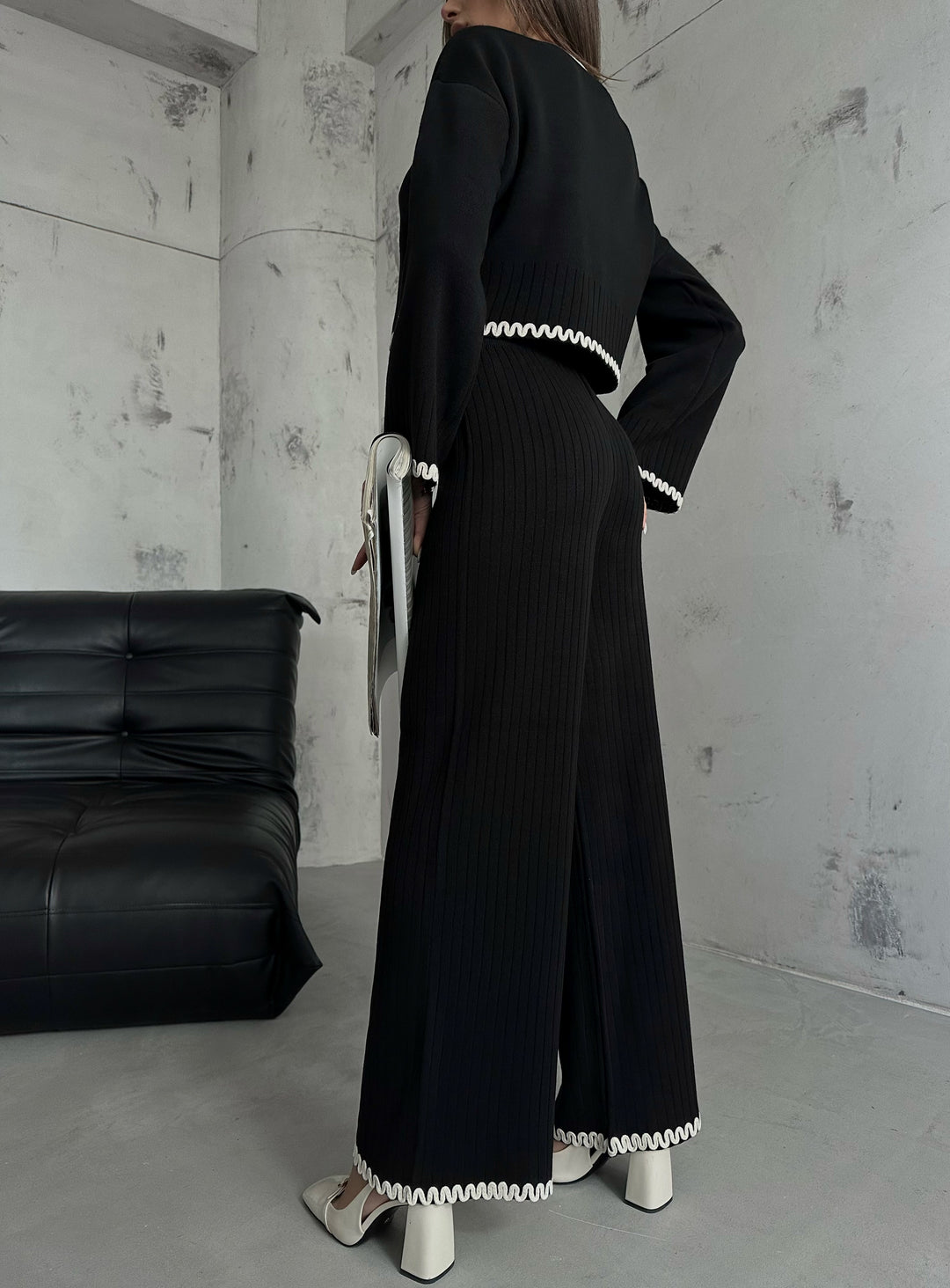 Nakış Detay Siyah Triko Takım