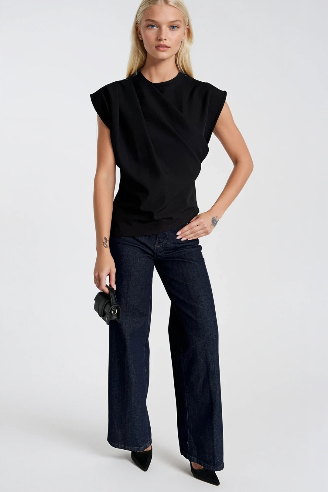 Omuz Büzgülü Sıfır Kol Siyah Bluz