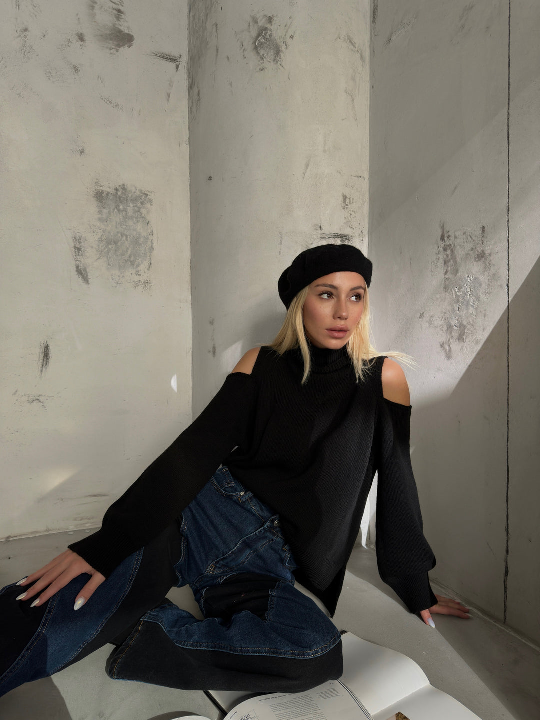 Omuz Detay Balıkçı Yaka Siyah Kazak