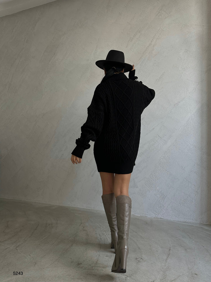 Oversize Boğazlı Siyah Örgü Kazak