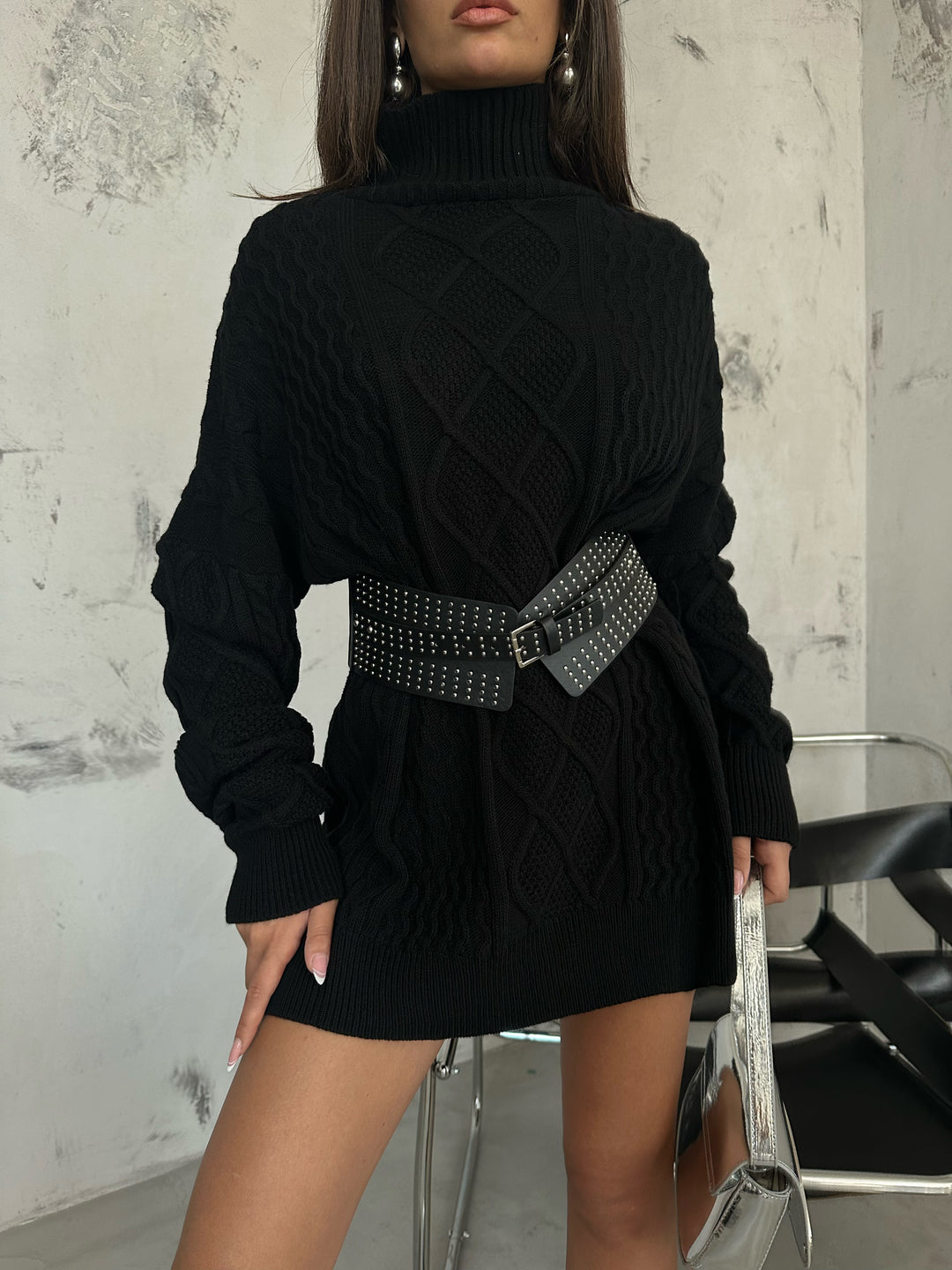 Oversize Boğazlı Siyah Örgü Kazak