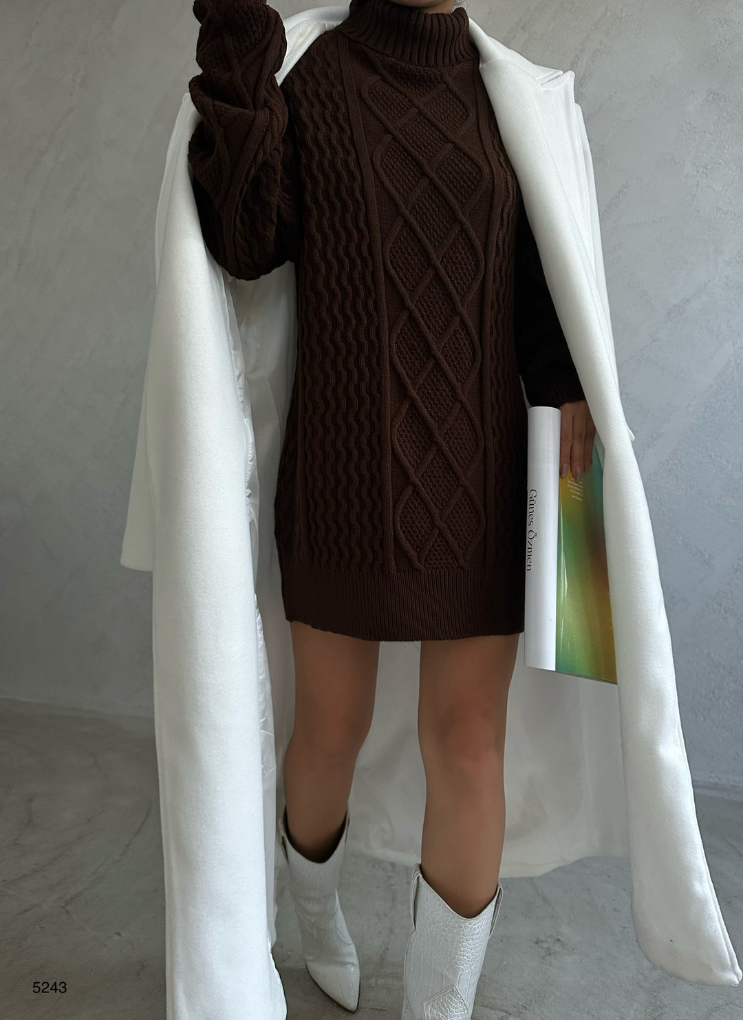 Oversize Boğazlı Kahverengi Örgü Kazak