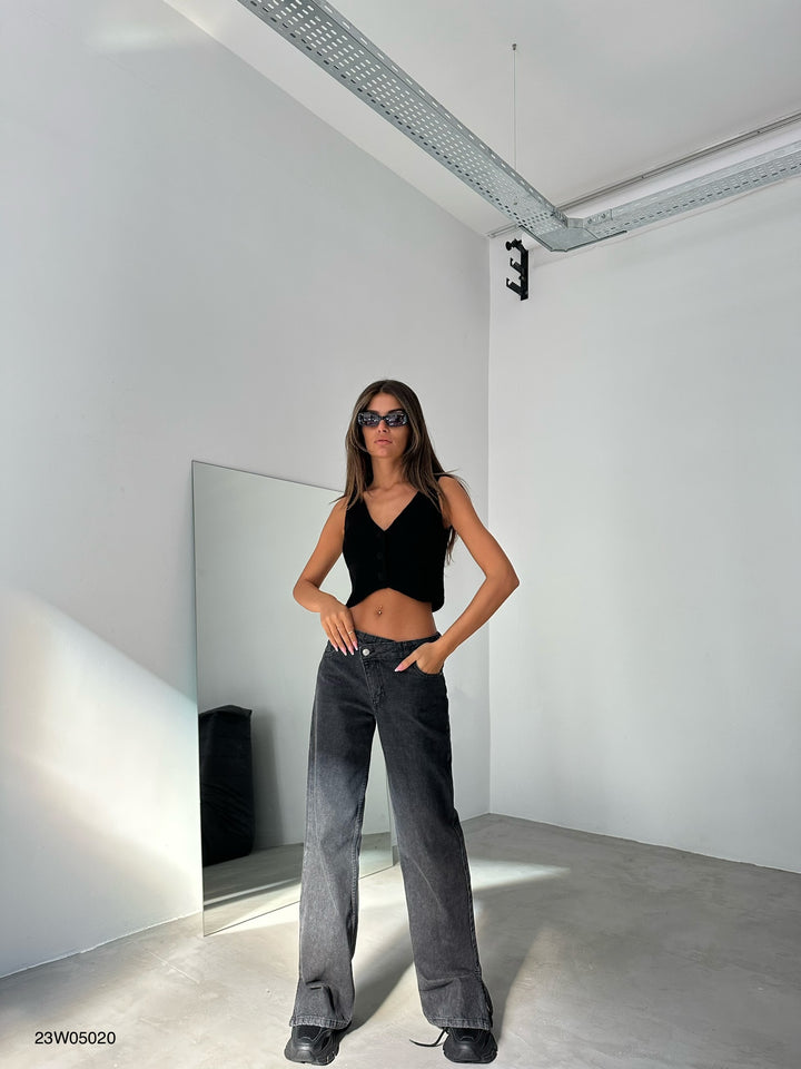 Asymmetrical Belt Detail Gray Jeans with Leg Slits 