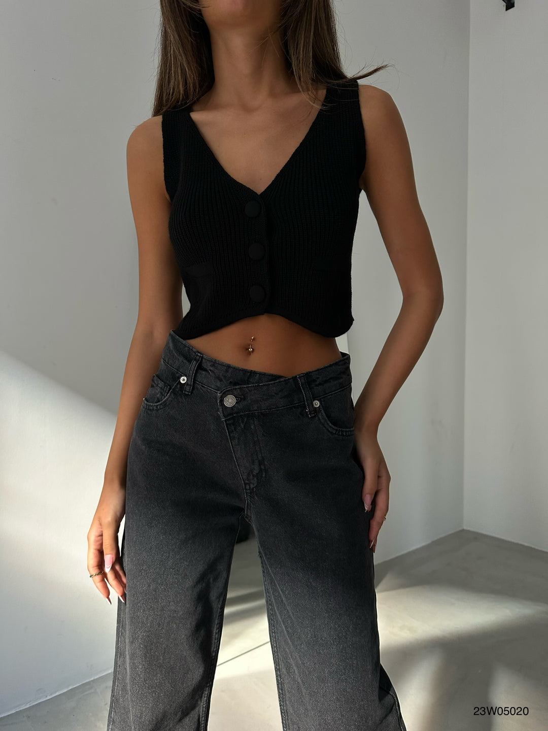 Asymmetrical Belt Detail Gray Jeans with Leg Slits 