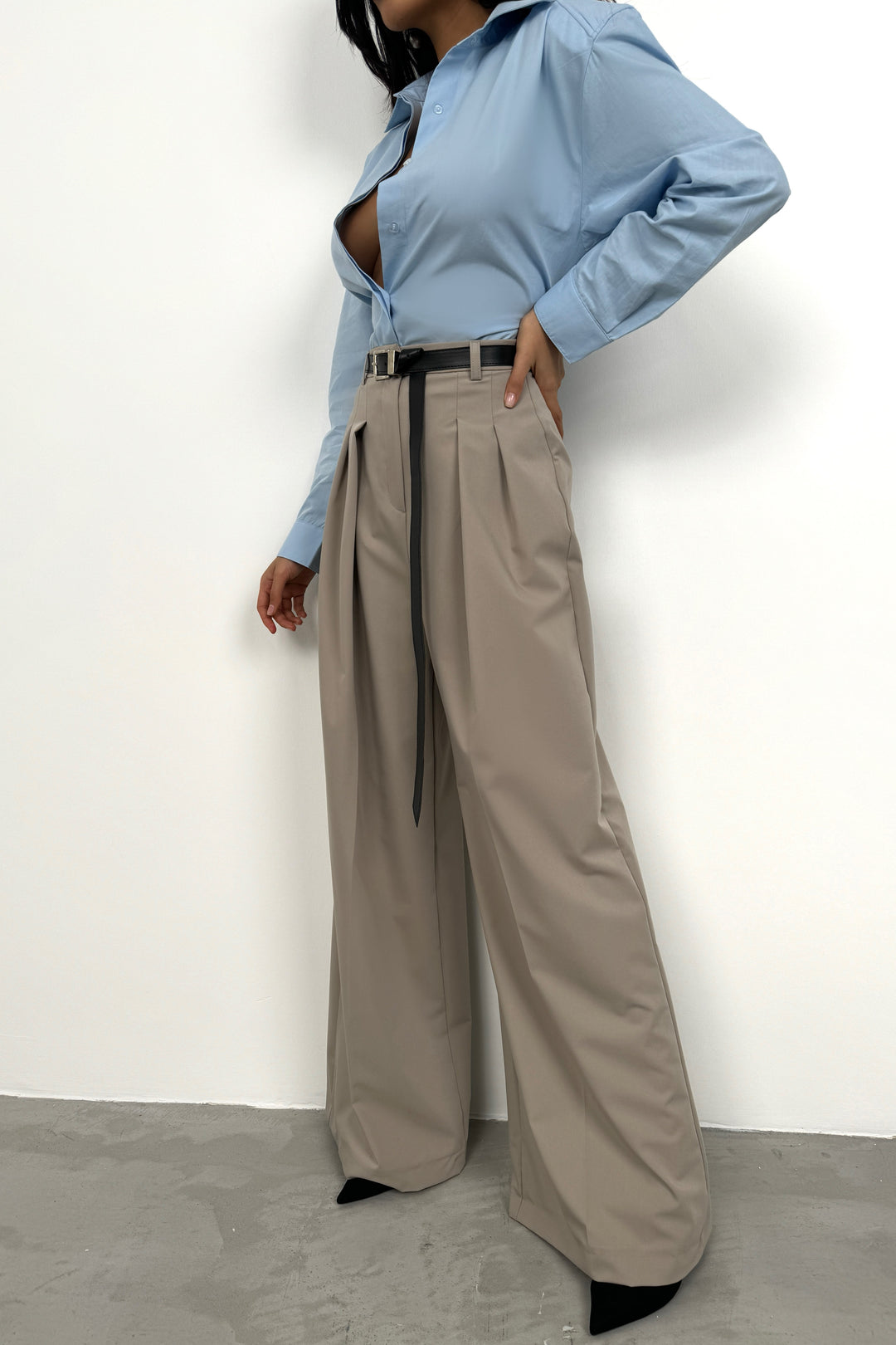 Pile Detay Kemerli Bej Pantolon