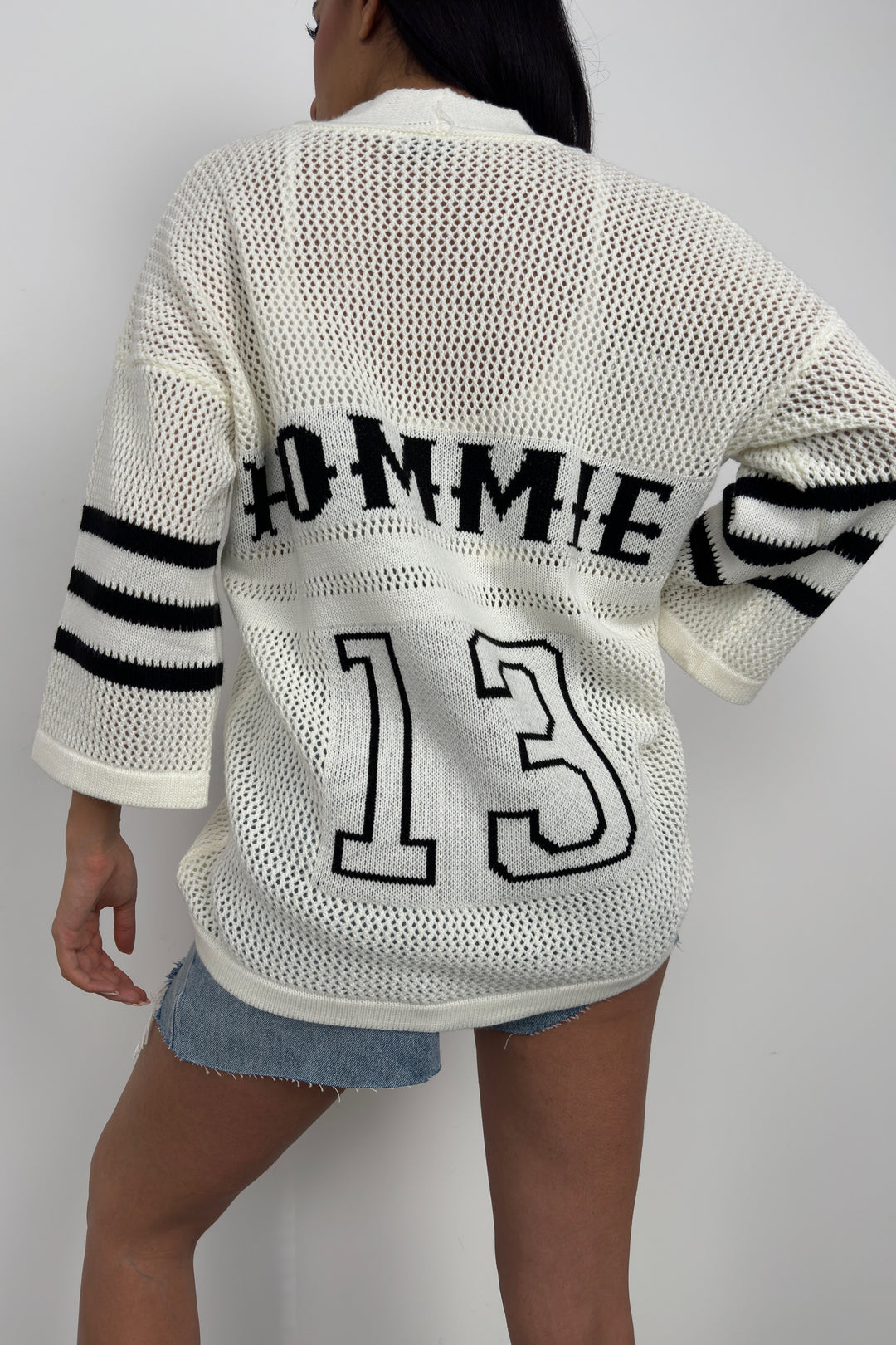 Sırt Baskılı Ajurlu Beyaz Hırka