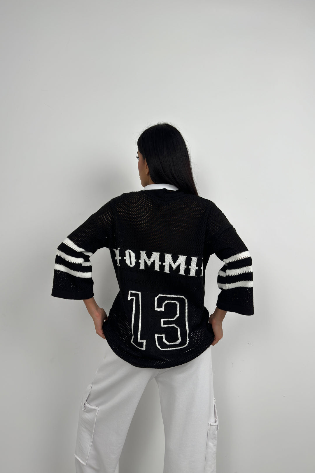 Sırt Baskılı Ajurlu Siyah Hırka