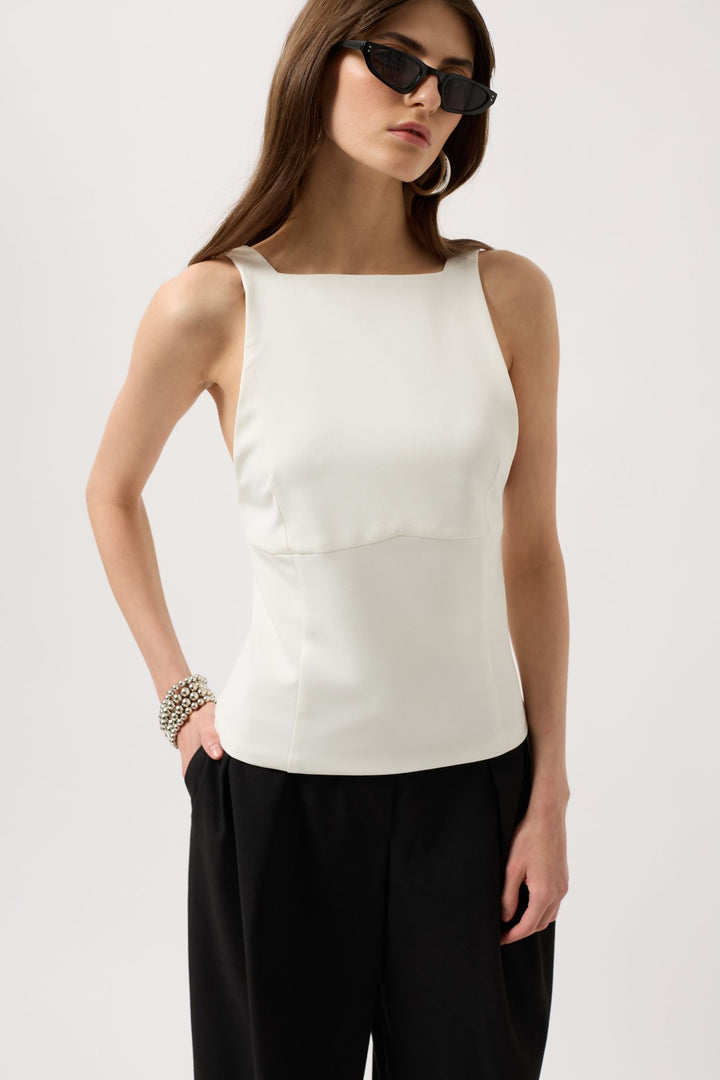 Sırt Kurdele Detay Beyaz Bluz