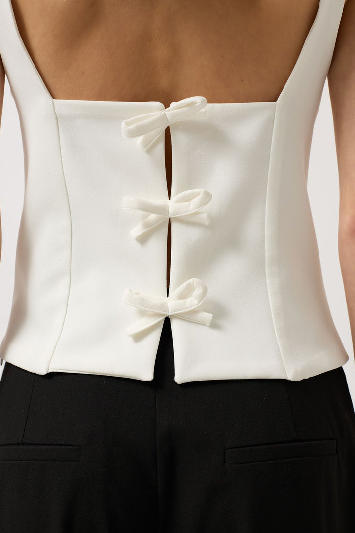 Sırt Kurdele Detay Beyaz Bluz