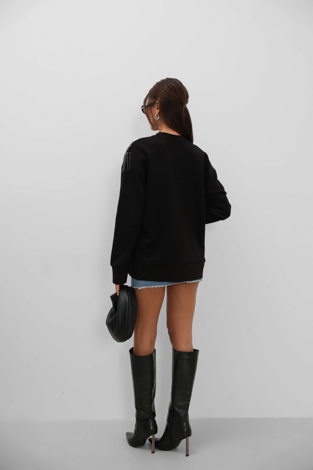 Taş Aksesuarlı Oversize Siyah Sweatshirt