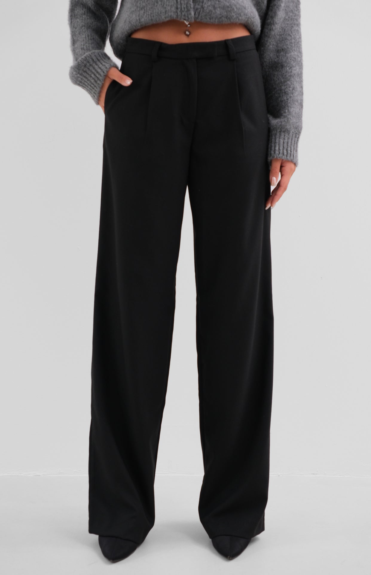 Single Pleated Black Wide Leg Trousers 