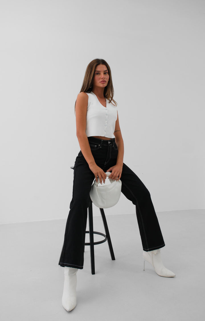 V Yaka Çıtçıtlı Beyaz Triko Yelek