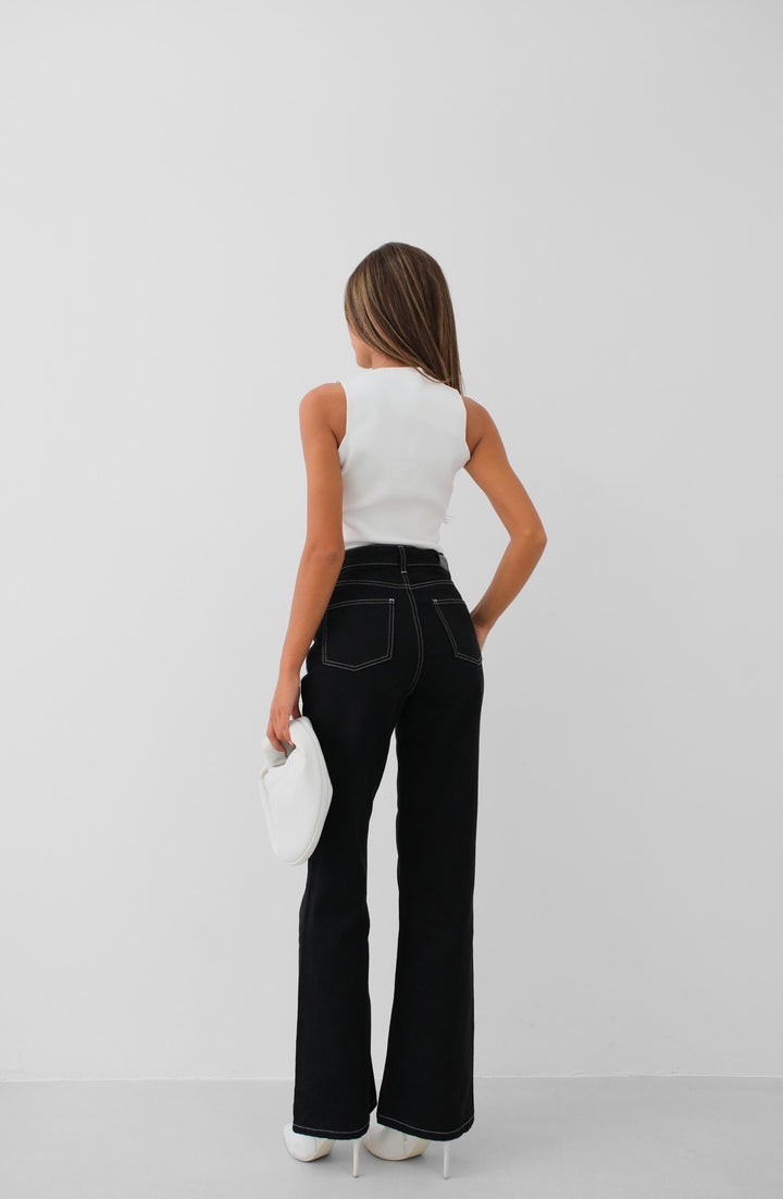 V Yaka Çıtçıtlı Beyaz Triko Yelek