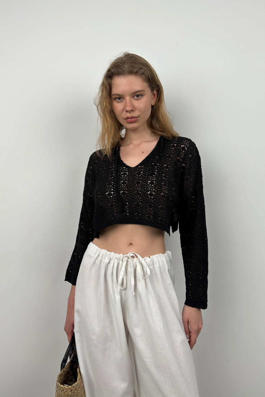 V Neck Knitted Black Crop Sweater 