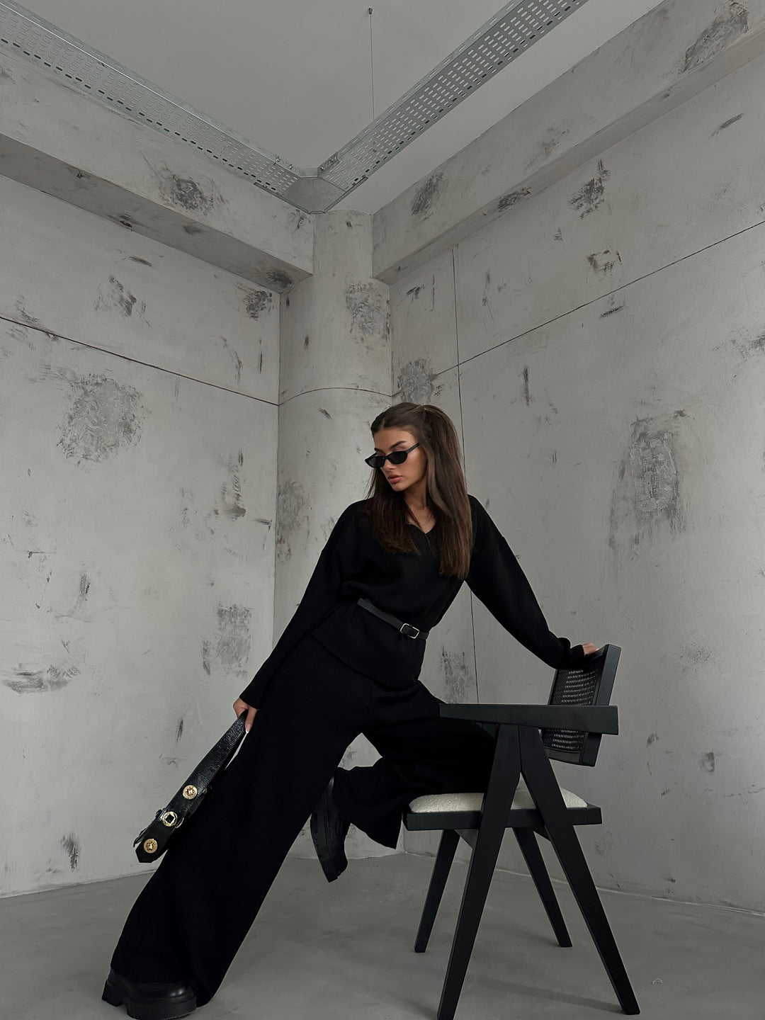 V Yaka Triko Siyah Kazak Pantolon Takım