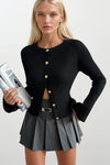 Volan Kol Gold Düğmeli Siyah Bisiklet Yaka Bluz
