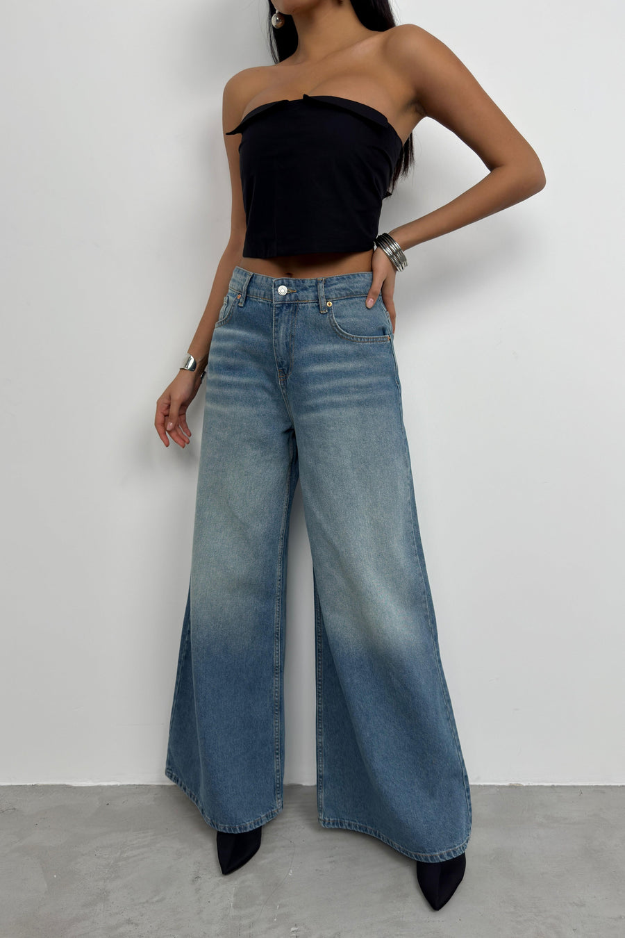 Wide Leg Washed Blue Jeans 