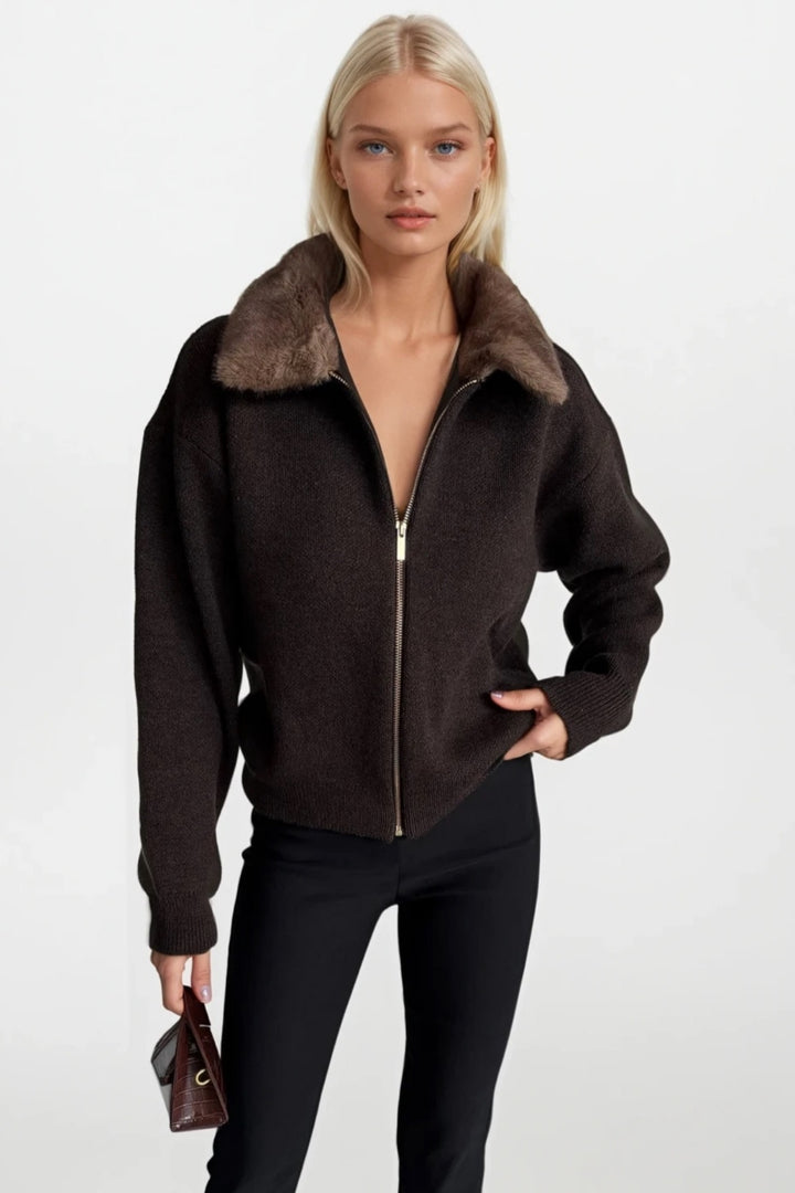 Yaka Kürk Detay Fermuarlı Kahverengi Triko Kazak