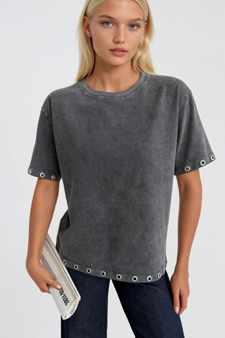 Yıkama Efektli Kuşgözü Detay Siyah Tişört