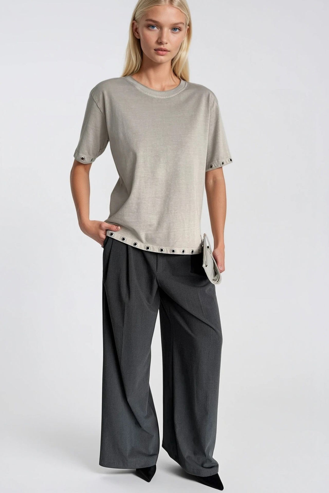 Yıkama Efektli Kuşgözü Detay Bej Tişört