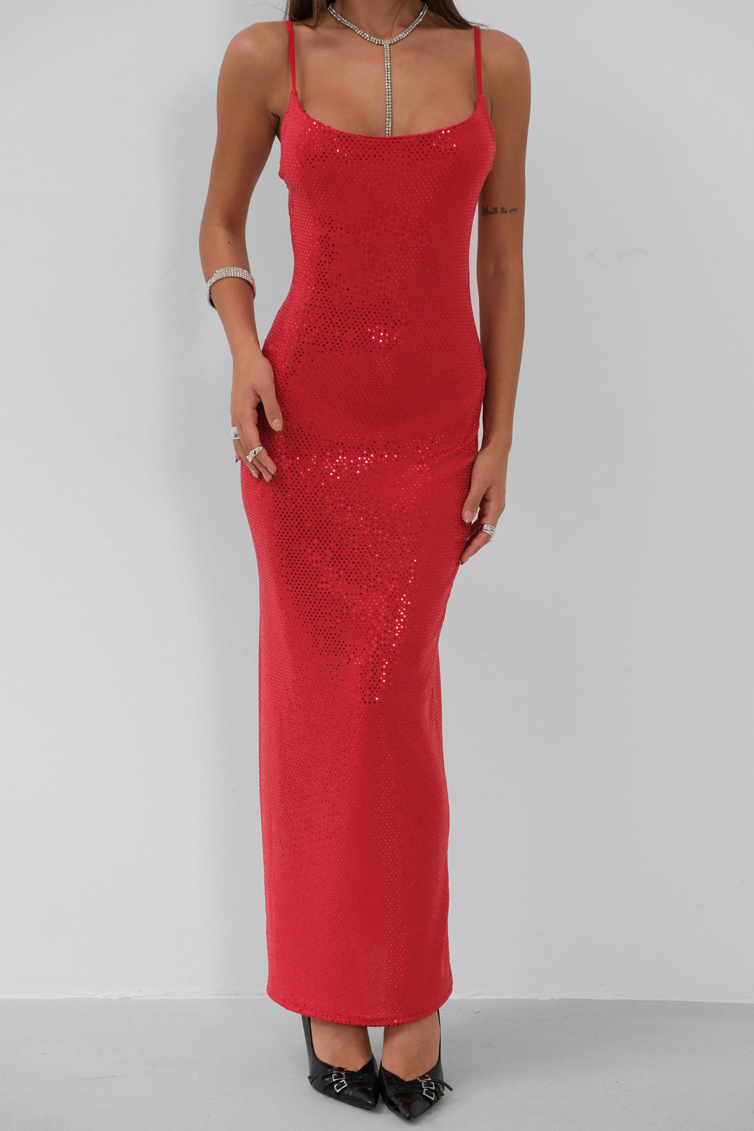 Yırtmaç Detay Askılı Kırmızı Elbise