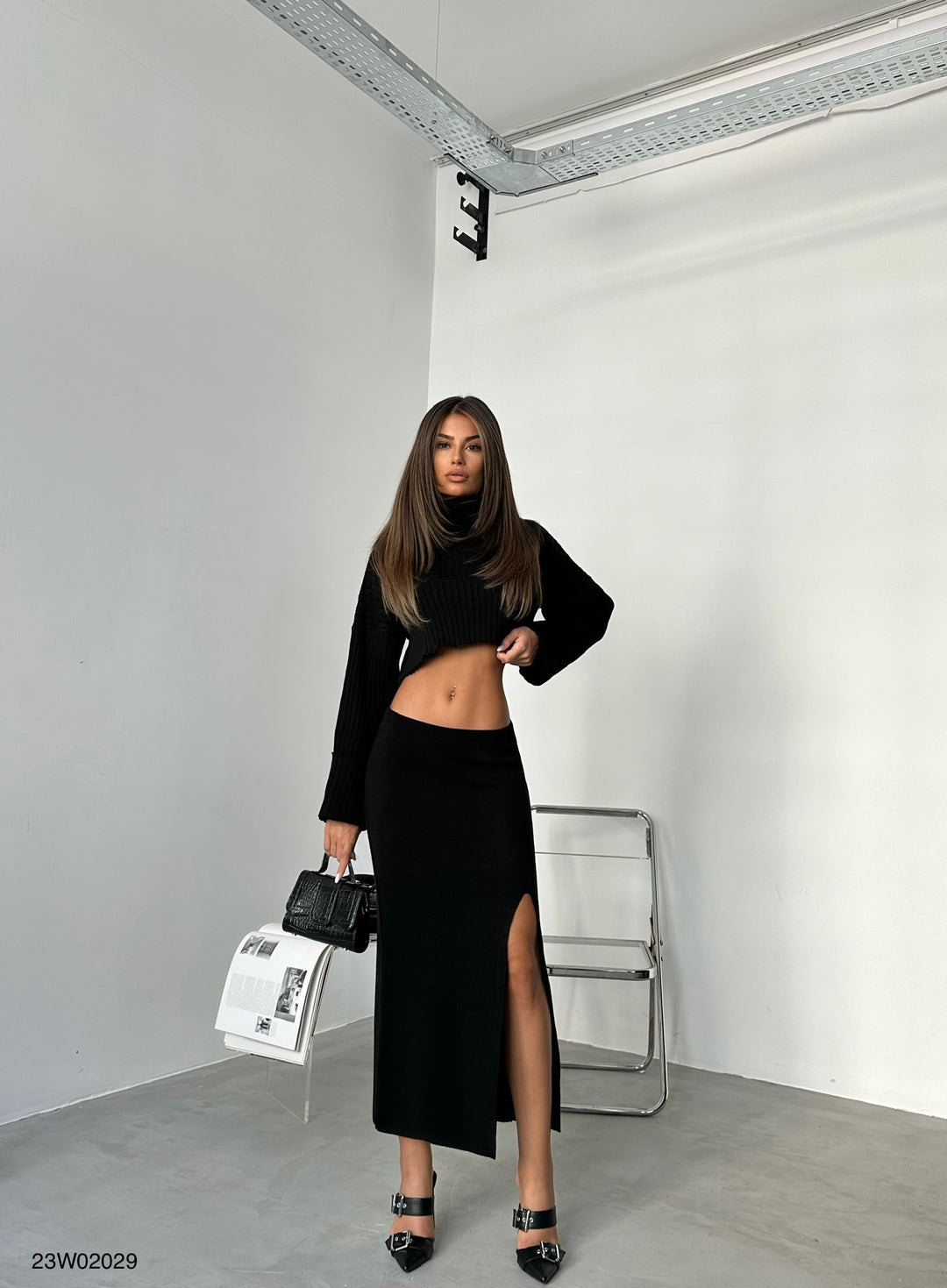 Yırtmaçlı Midi Boy Siyah Etek