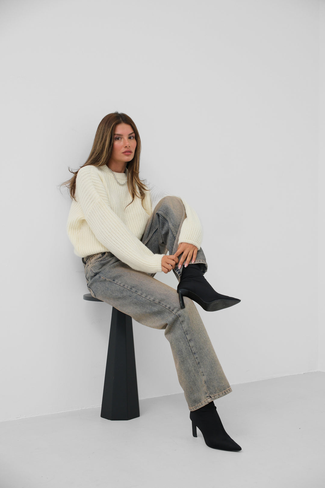 Yuvarlak Yakalı Ekru Oversize Triko Kazak